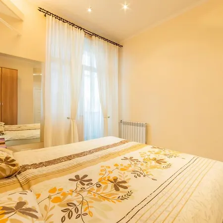 двухкомнатные на льва толстого Apartment
